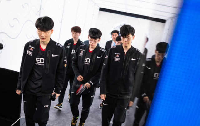 捍卫荣誉的 捍卫荣誉的